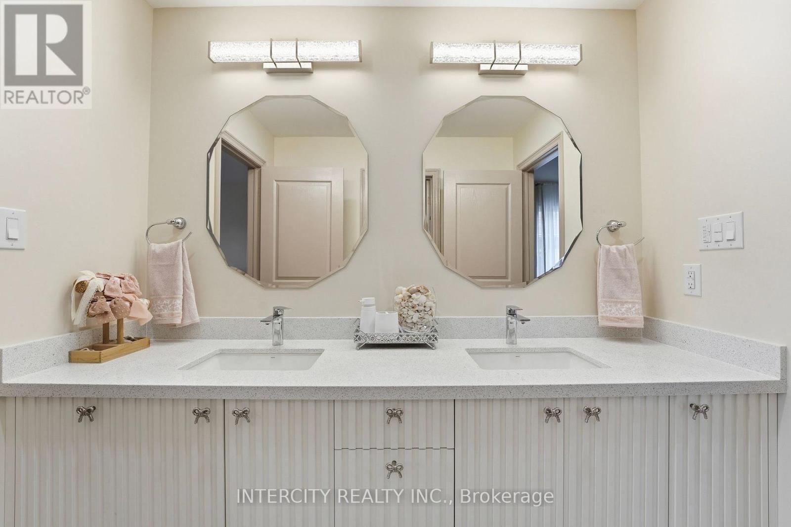 568 Grand Trunk Avenue, Vaughan, Ontario  L6A 0R4 - Photo 25 - N12884160