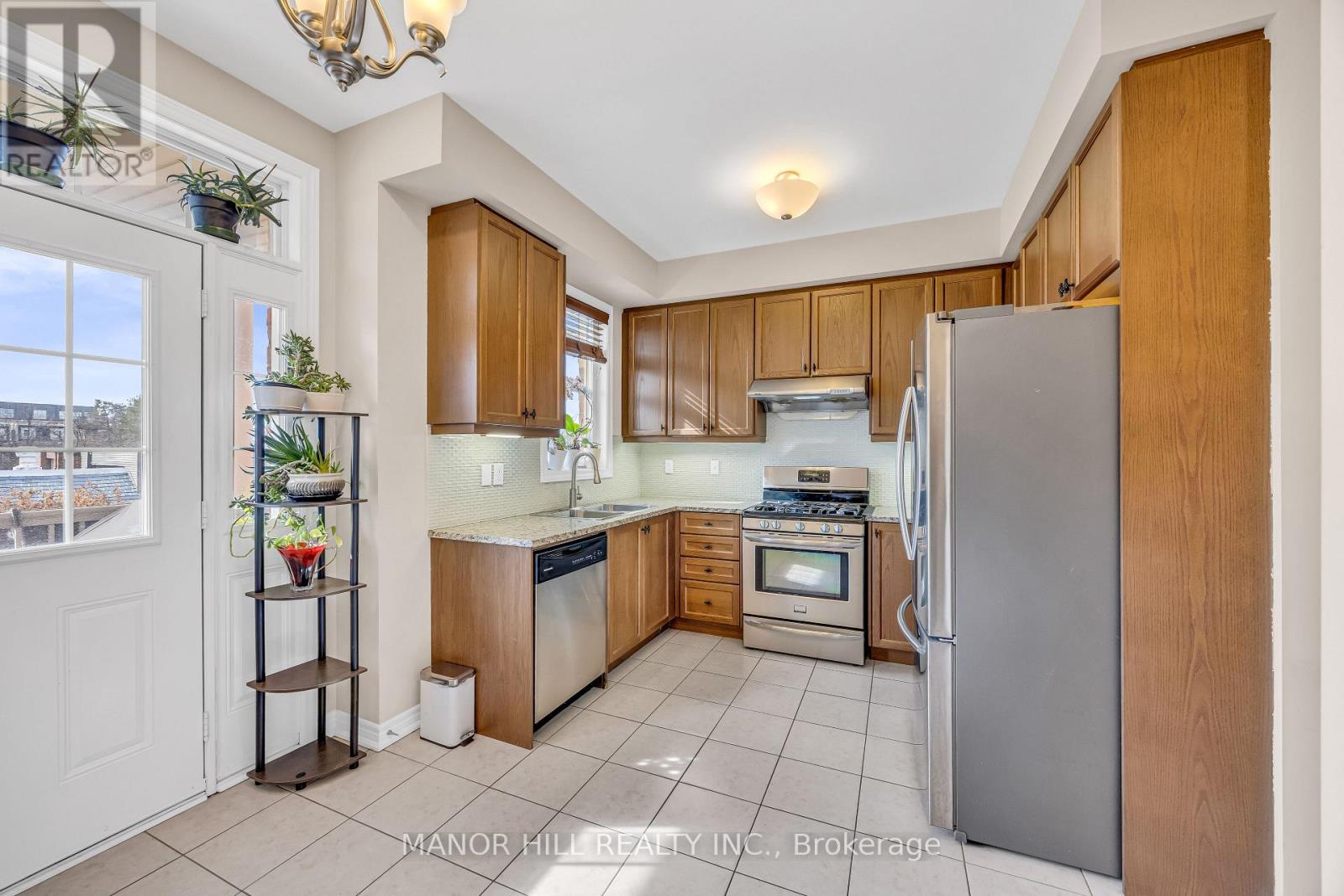 12 - 10 Porter Avenue W, Vaughan, Ontario  L4L 0H1 - Photo 11 - N12884178