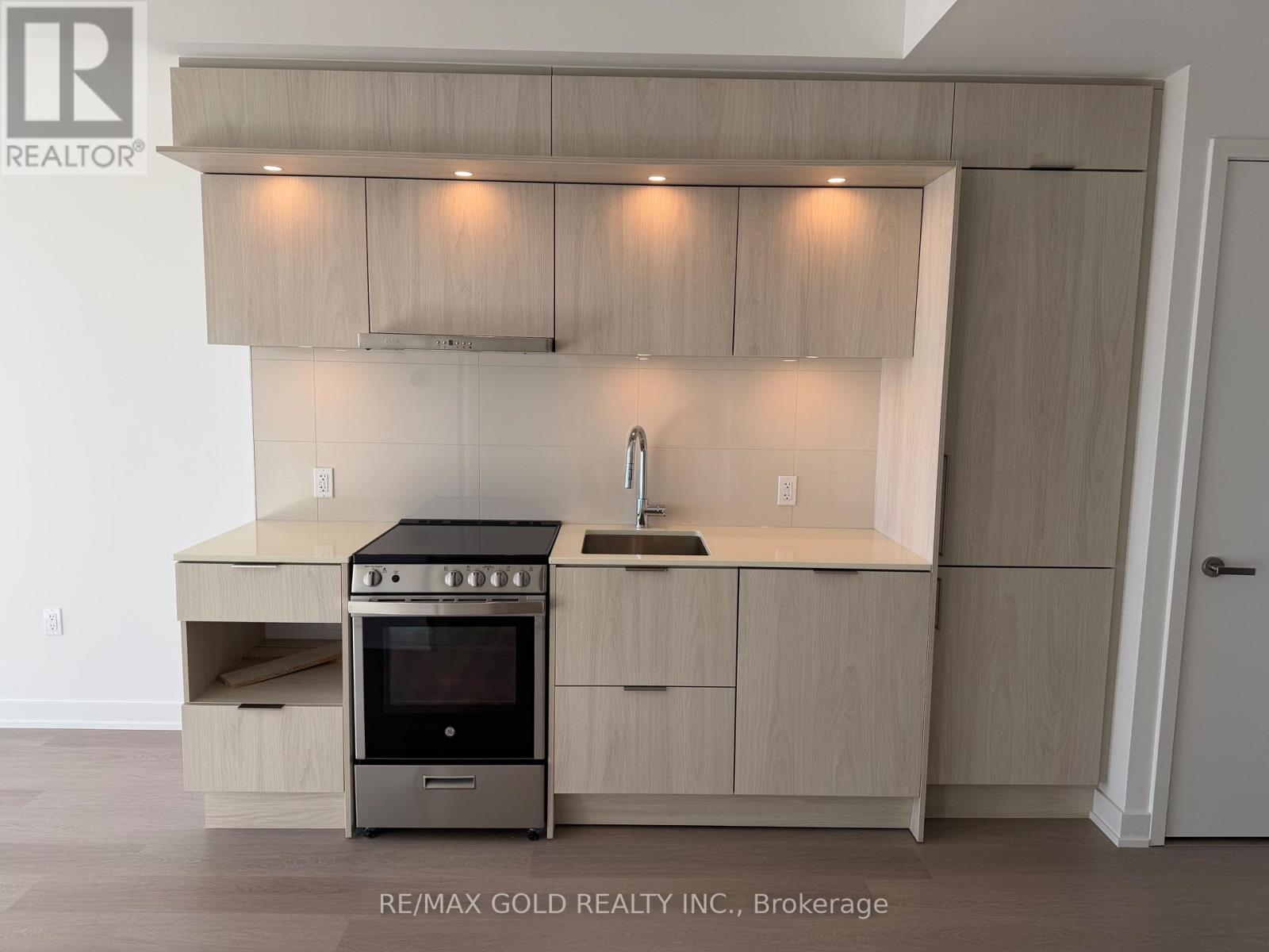 1108 - 448 Burnhamthorpe Road W, Mississauga, Ontario  L5B 4M6 - Photo 2 - W12884186