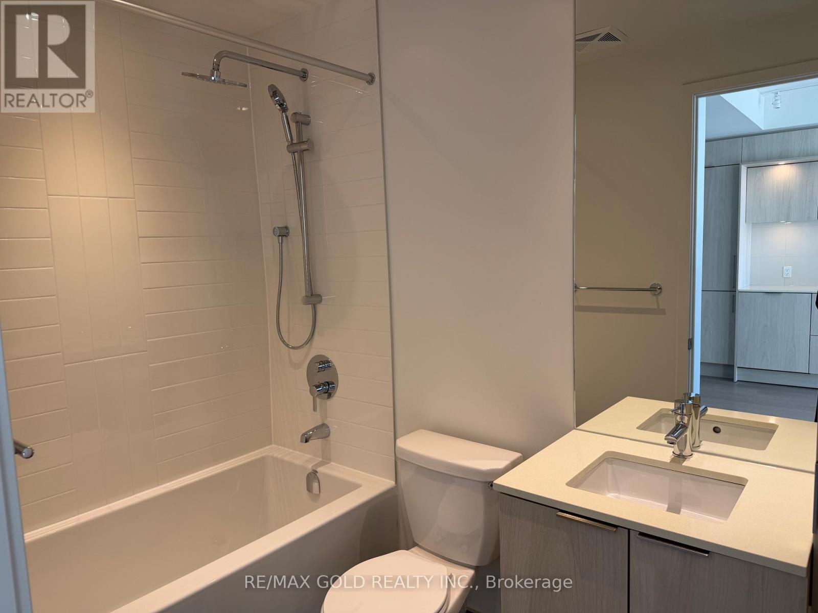 1108 - 448 Burnhamthorpe Road W, Mississauga, Ontario  L5B 4M6 - Photo 4 - W12884186