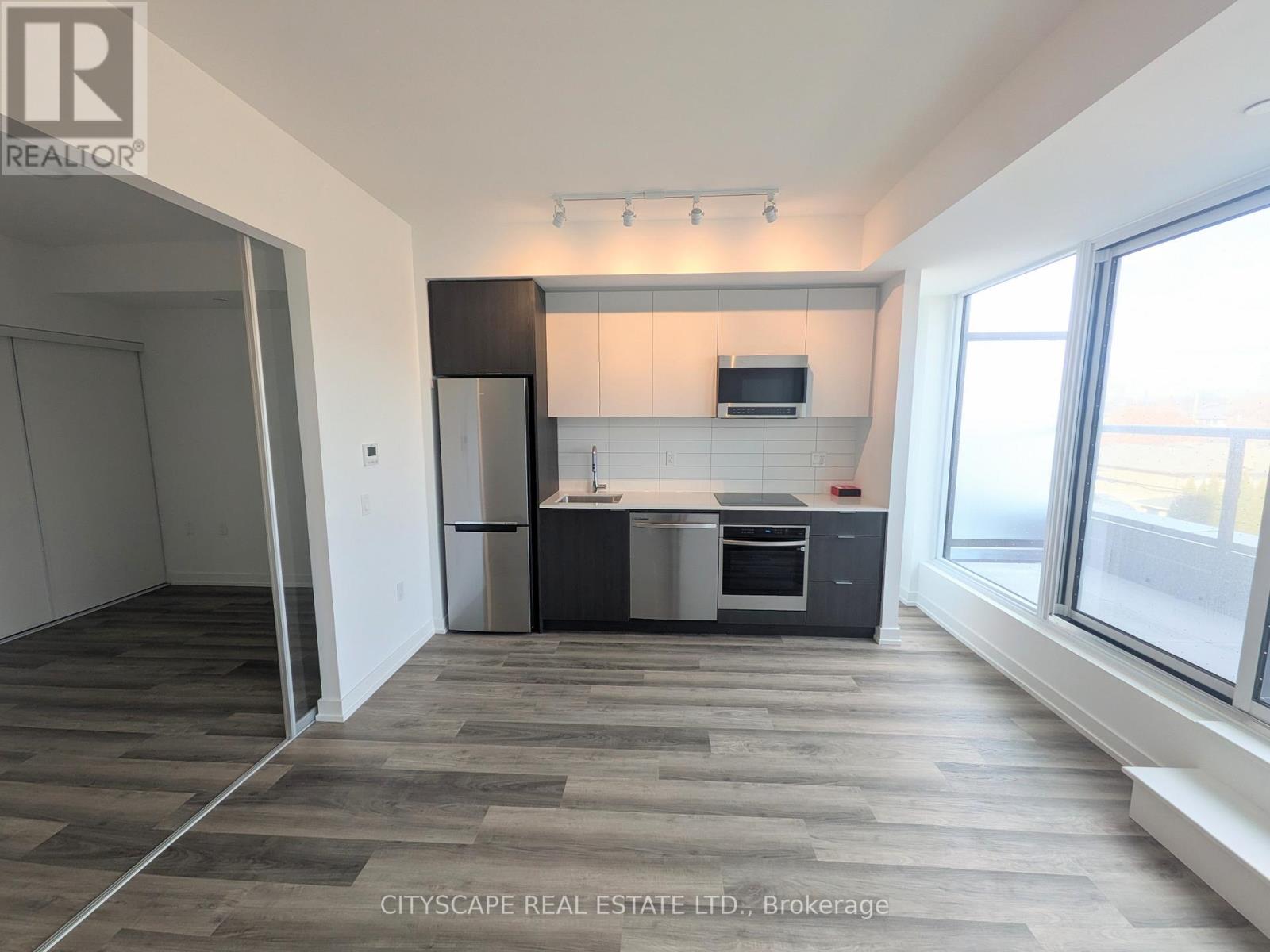 301 - 6 Chartwell Road, Toronto, Ontario  M8Z 0H2 - Photo 3 - W12884204