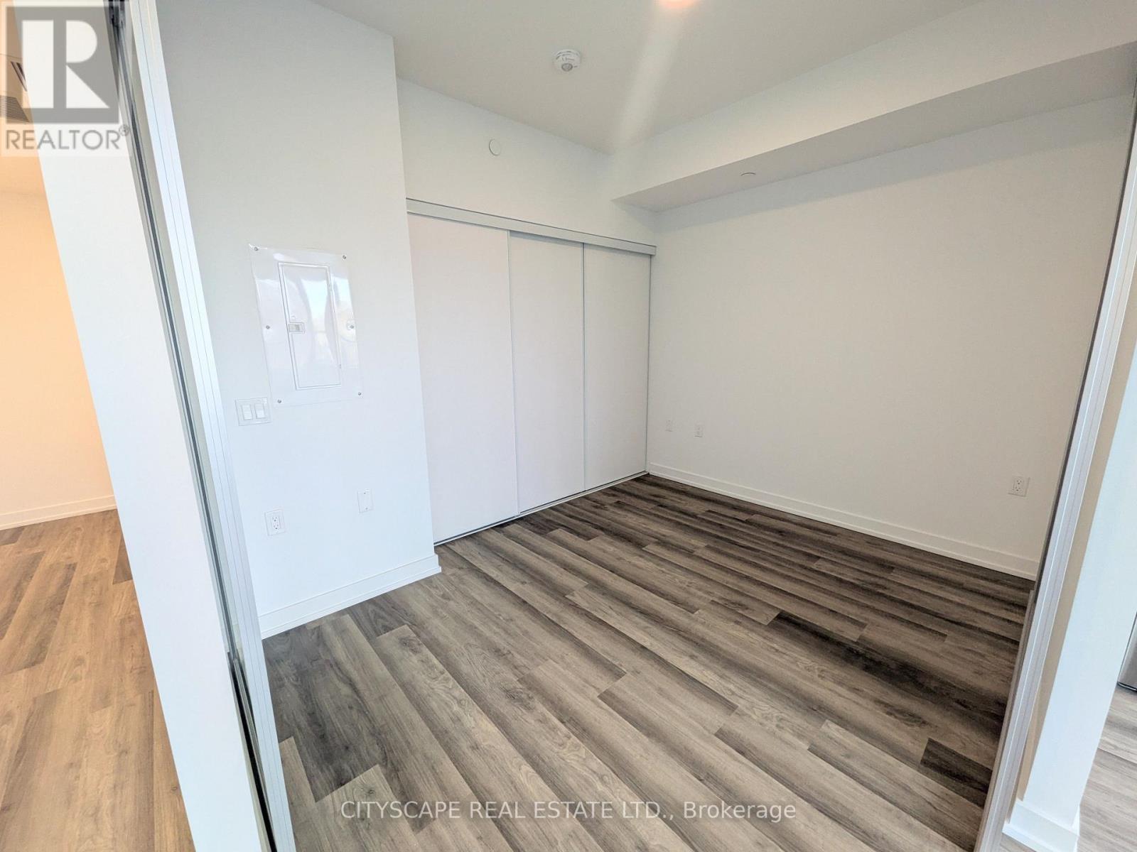 301 - 6 Chartwell Road, Toronto, Ontario  M8Z 0H2 - Photo 5 - W12884204