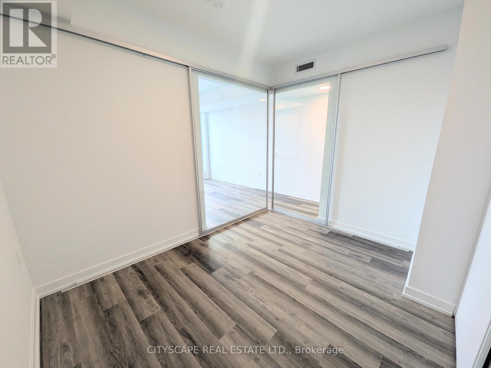 301 - 6 Chartwell Road, Toronto, Ontario  M8Z 0H2 - Photo 6 - W12884204