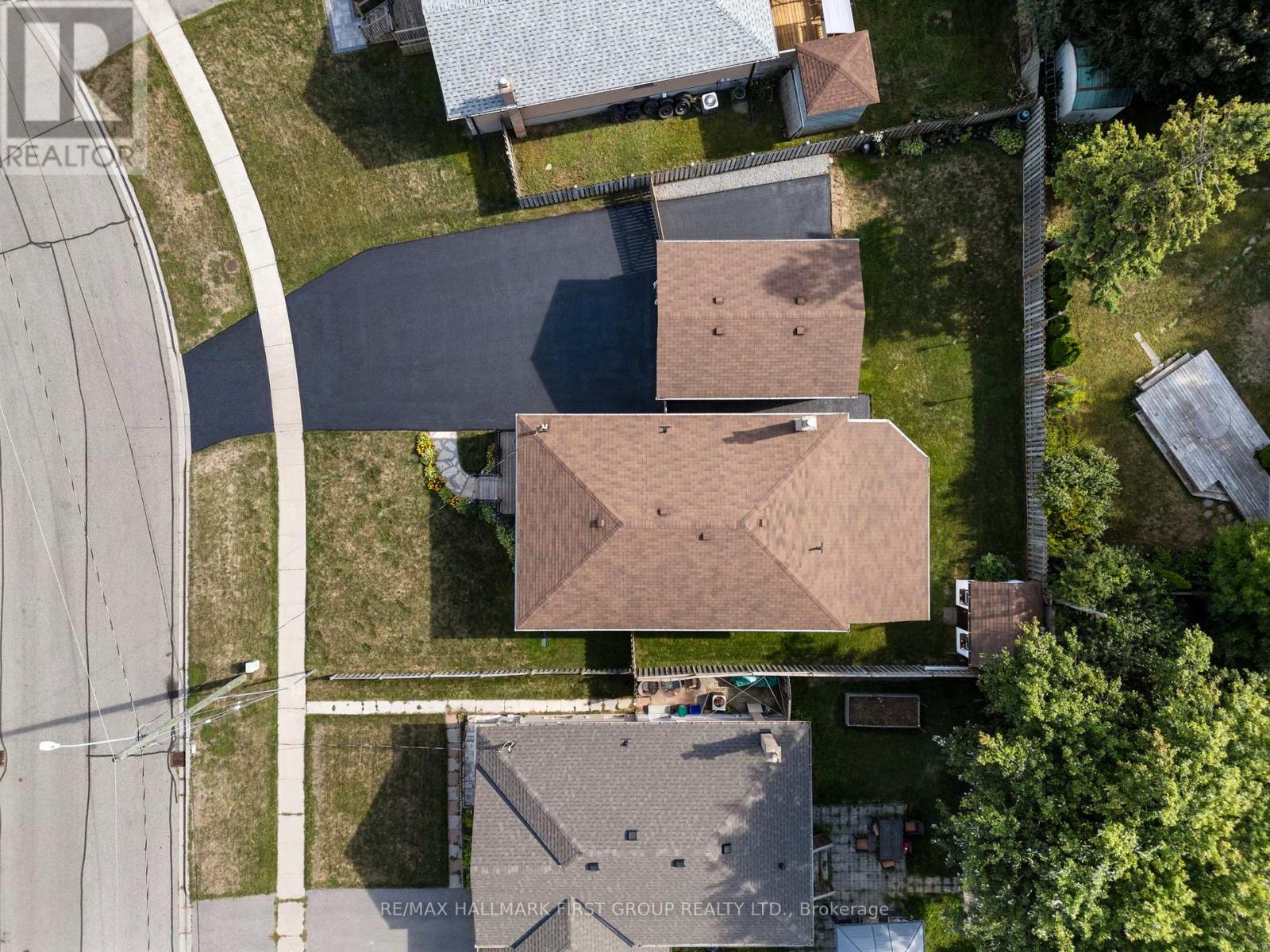 924 Mccullough Drive, Whitby (Downtown Whitby), Ontario  L1N 1C6 - Photo 7 - E12853050