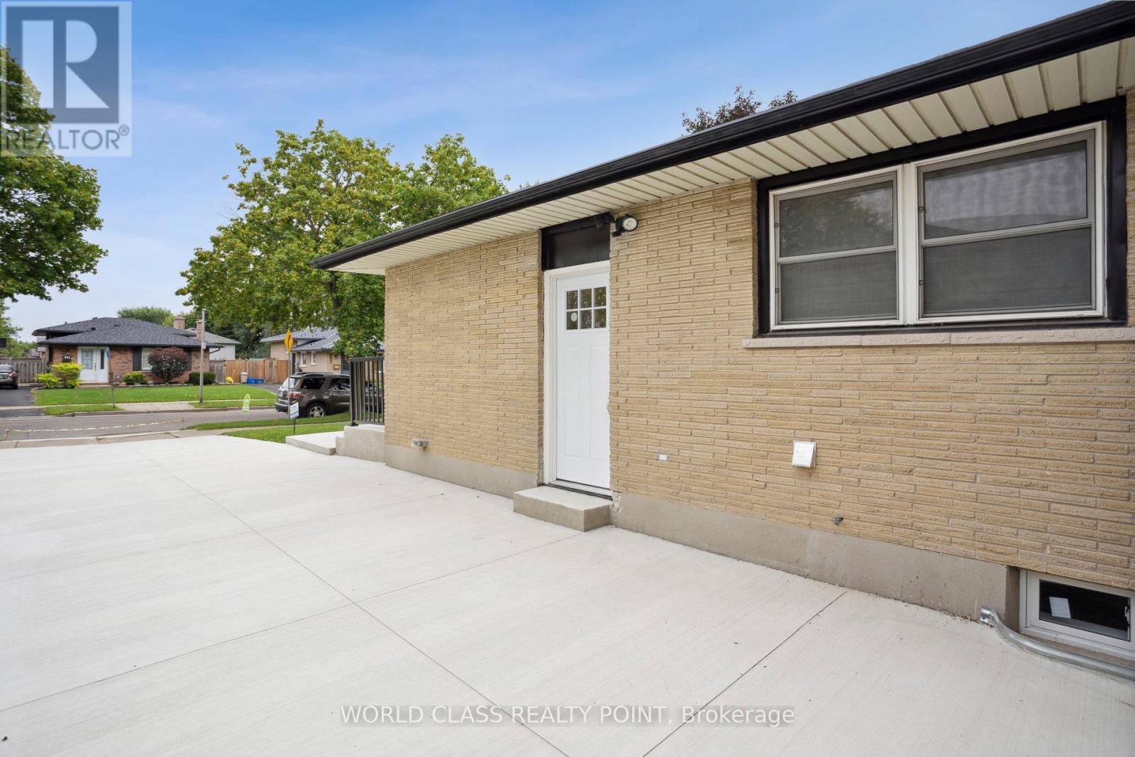 396 Hudson Drive, London East, Ontario  N5V 1E6 - Photo 4 - X12884164