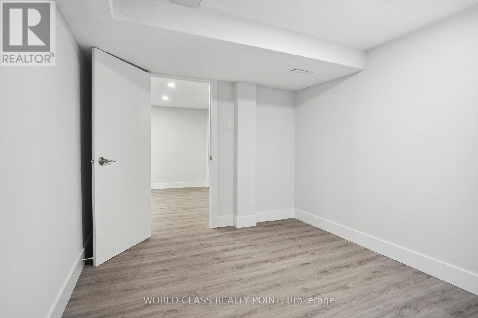 396 Hudson Drive, London East, Ontario  N5V 1E6 - Photo 8 - X12884164