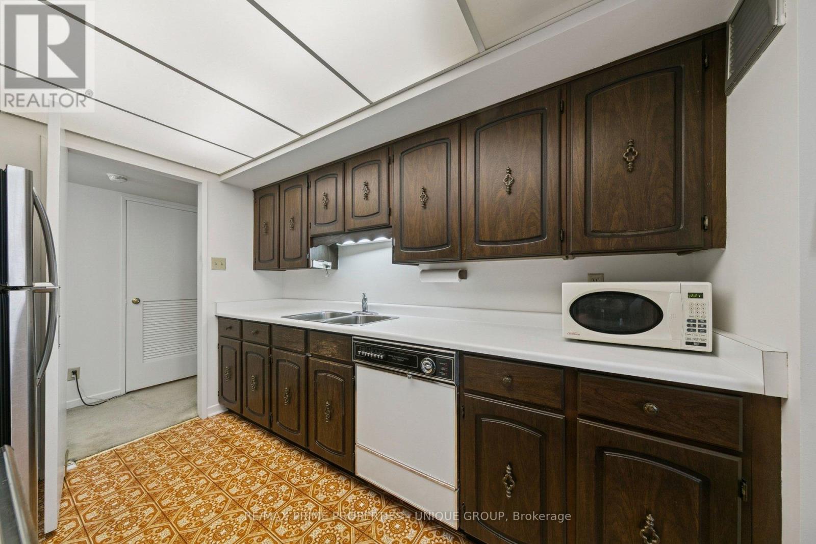 1801 - 1300 Bloor Street, Mississauga, Ontario  L4Y 3Z2 - Photo 5 - W12838990