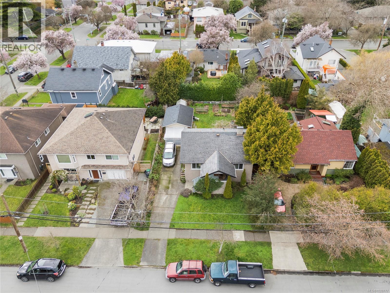 2614 Scott St, Victoria, British Columbia  V8R 4H9 - Photo 5 - 1028777