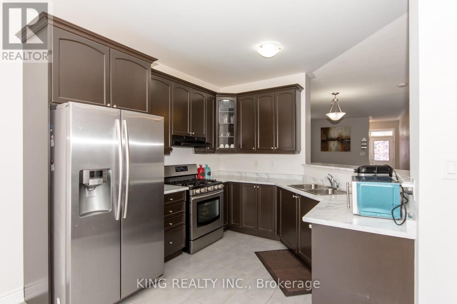 230 Cedric Terrace, Milton, Ontario  L9T 8P1 - Photo 4 - W12884236