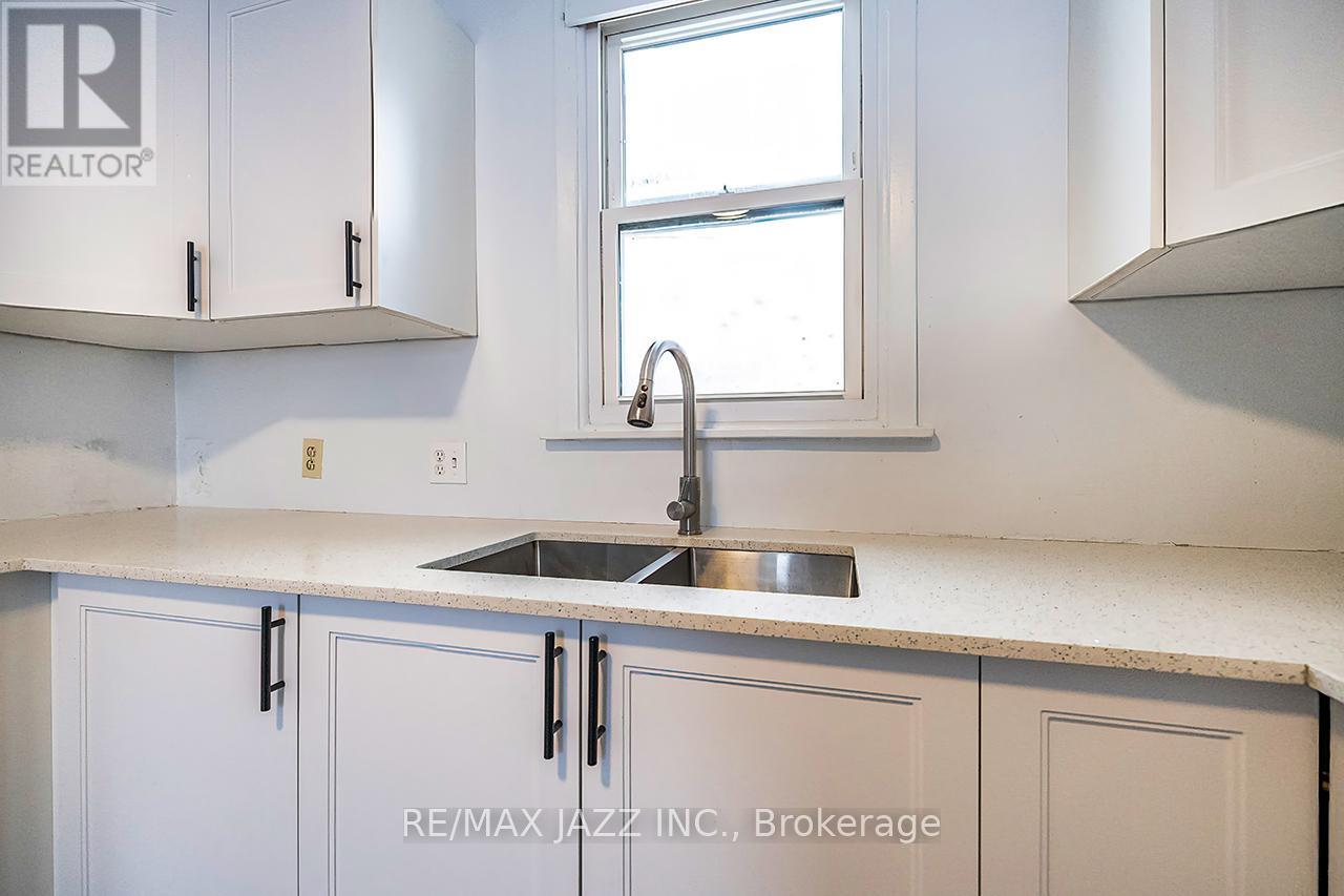 548 Front Street, Oshawa, Ontario  L1H 4V3 - Photo 3 - E12884074