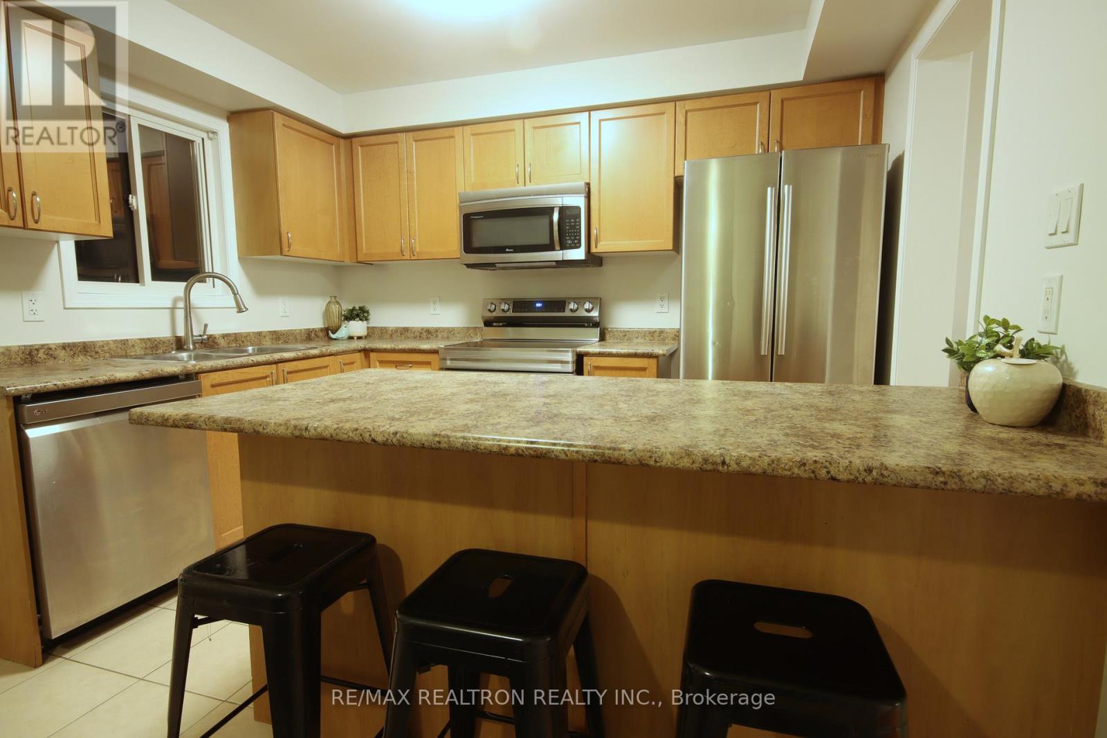 70 Commonwealth Road, Barrie, Ontario  L4M 0C9 - Photo 14 - S12883710