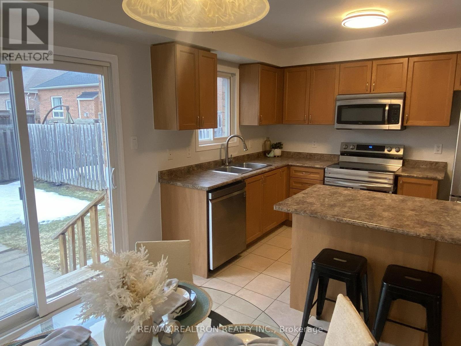 70 Commonwealth Road, Barrie, Ontario  L4M 0C9 - Photo 13 - S12883710