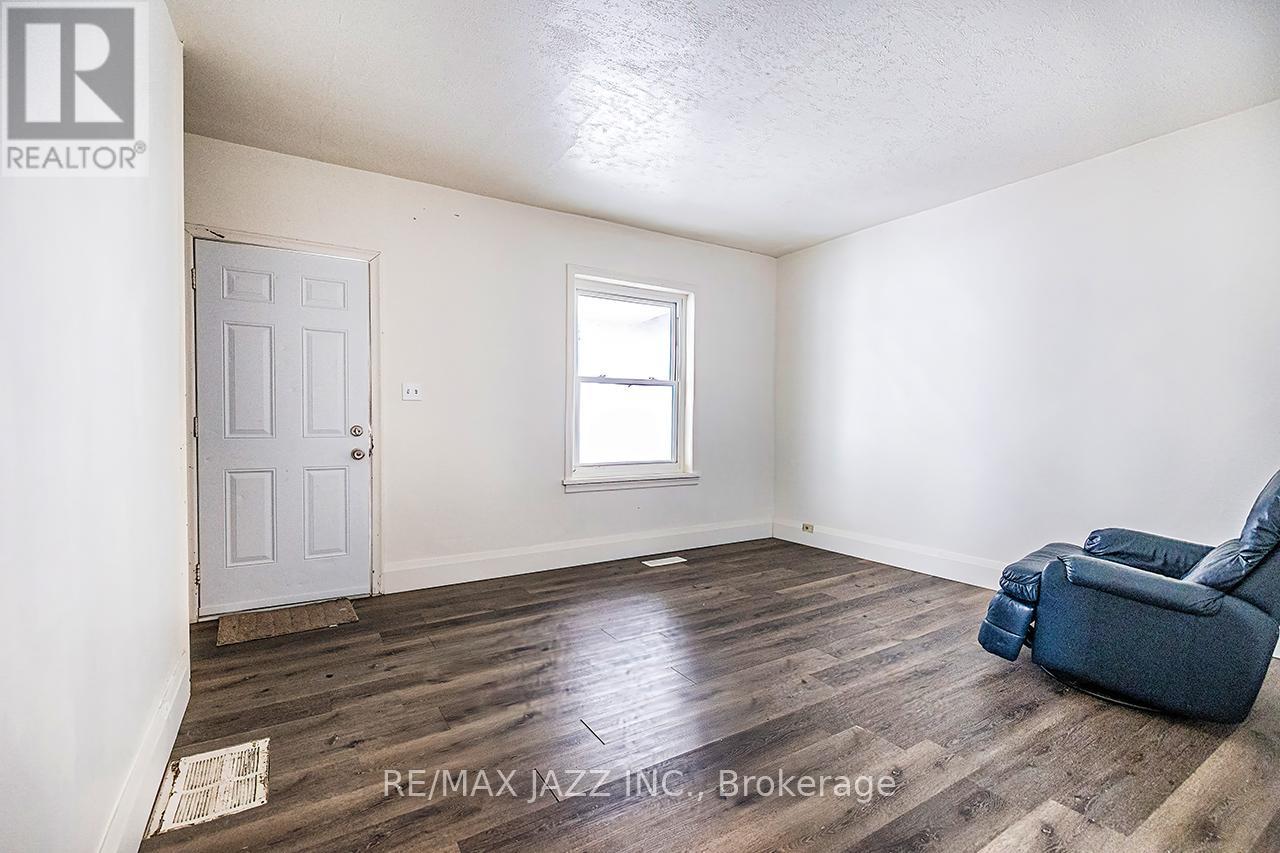548 Front Street, Oshawa, Ontario  L1H 4V3 - Photo 6 - E12884074