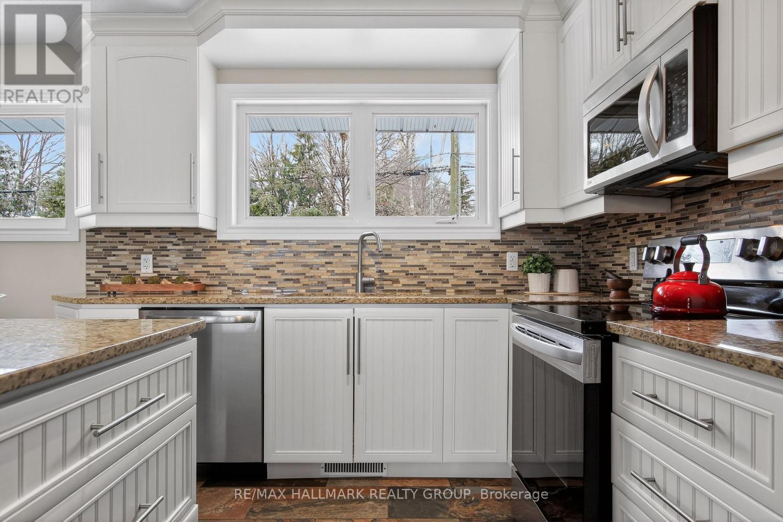 2401 Magnus Avenue, Ottawa, Ontario  K1G 1J7 - Photo 15 - X12884274