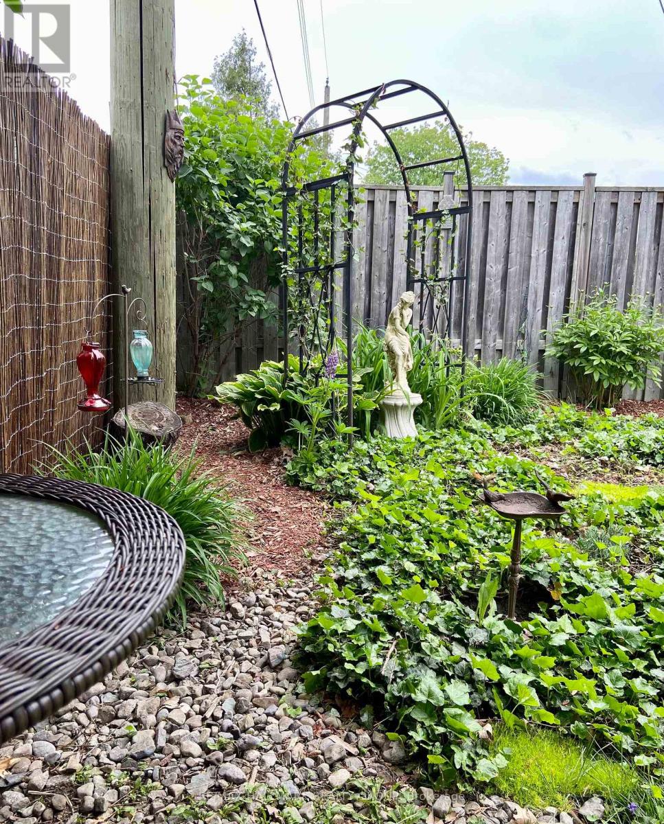 2401 Magnus Avenue, Ottawa, Ontario  K1G 1J7 - Photo 41 - X12884274