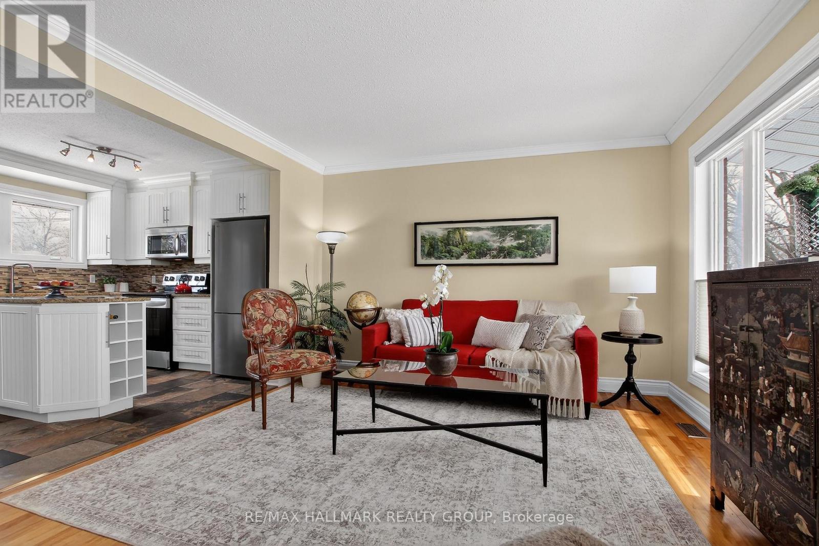 2401 Magnus Avenue, Ottawa, Ontario  K1G 1J7 - Photo 8 - X12884274