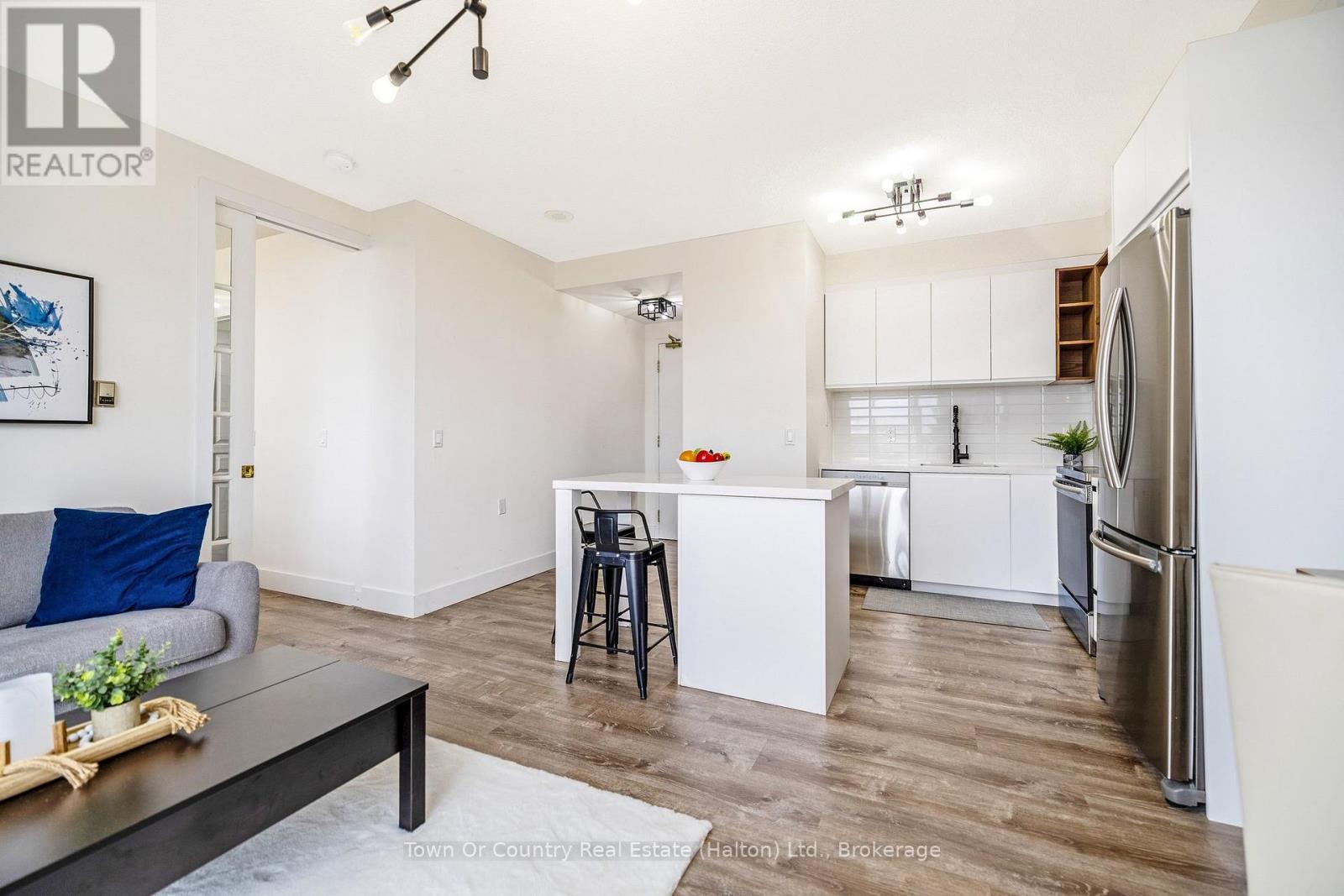 200 Burnhamthorpe Road E, Mississauga, Ontario  L5A 4L4 - Photo 10 - W12884278