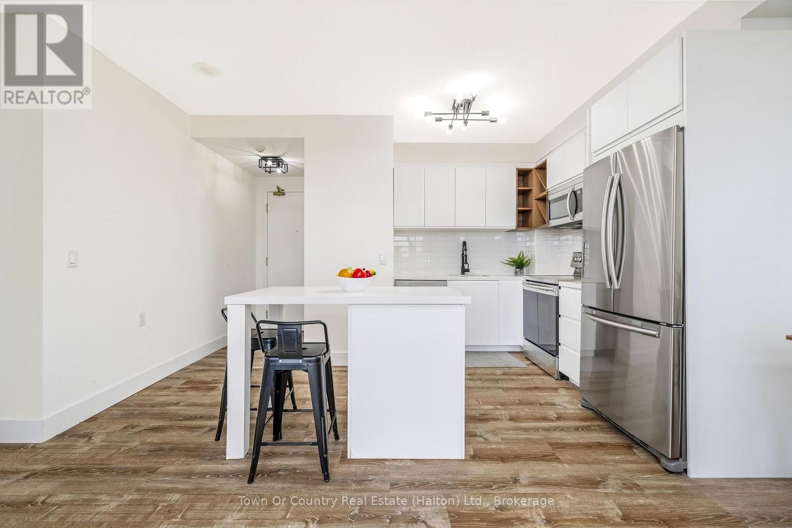 200 Burnhamthorpe Road E, Mississauga, Ontario  L5A 4L4 - Photo 11 - W12884278