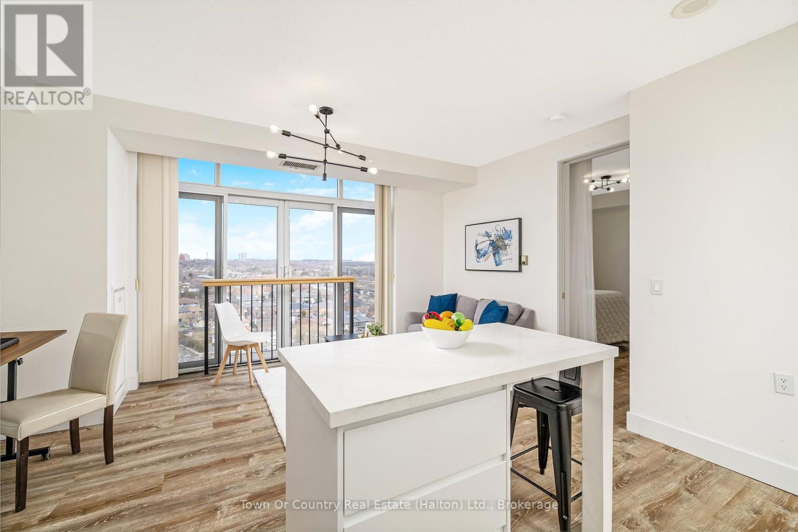 200 Burnhamthorpe Road E, Mississauga, Ontario  L5A 4L4 - Photo 14 - W12884278