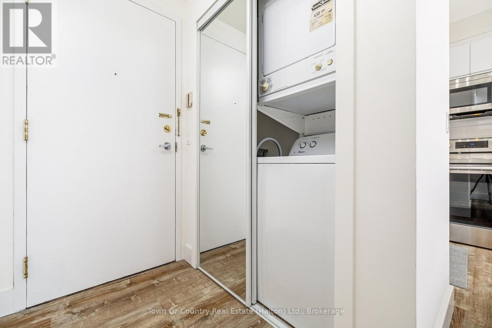 200 Burnhamthorpe Road E, Mississauga, Ontario  L5A 4L4 - Photo 15 - W12884278