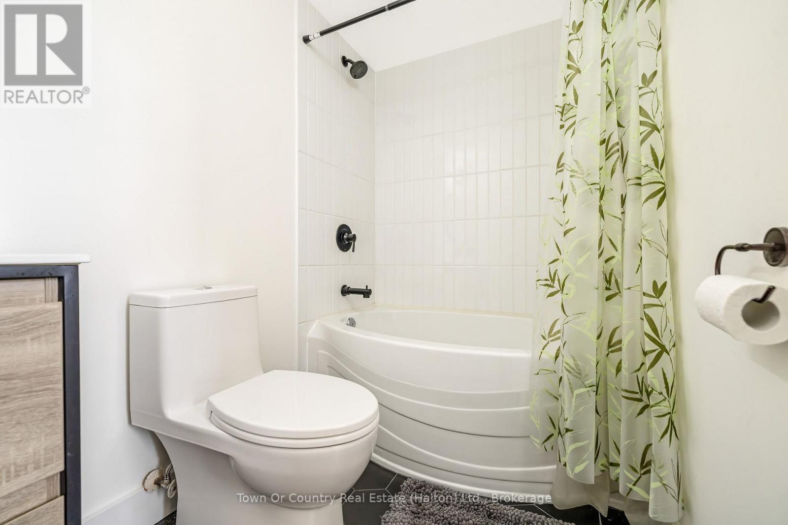 200 Burnhamthorpe Road E, Mississauga, Ontario  L5A 4L4 - Photo 17 - W12884278