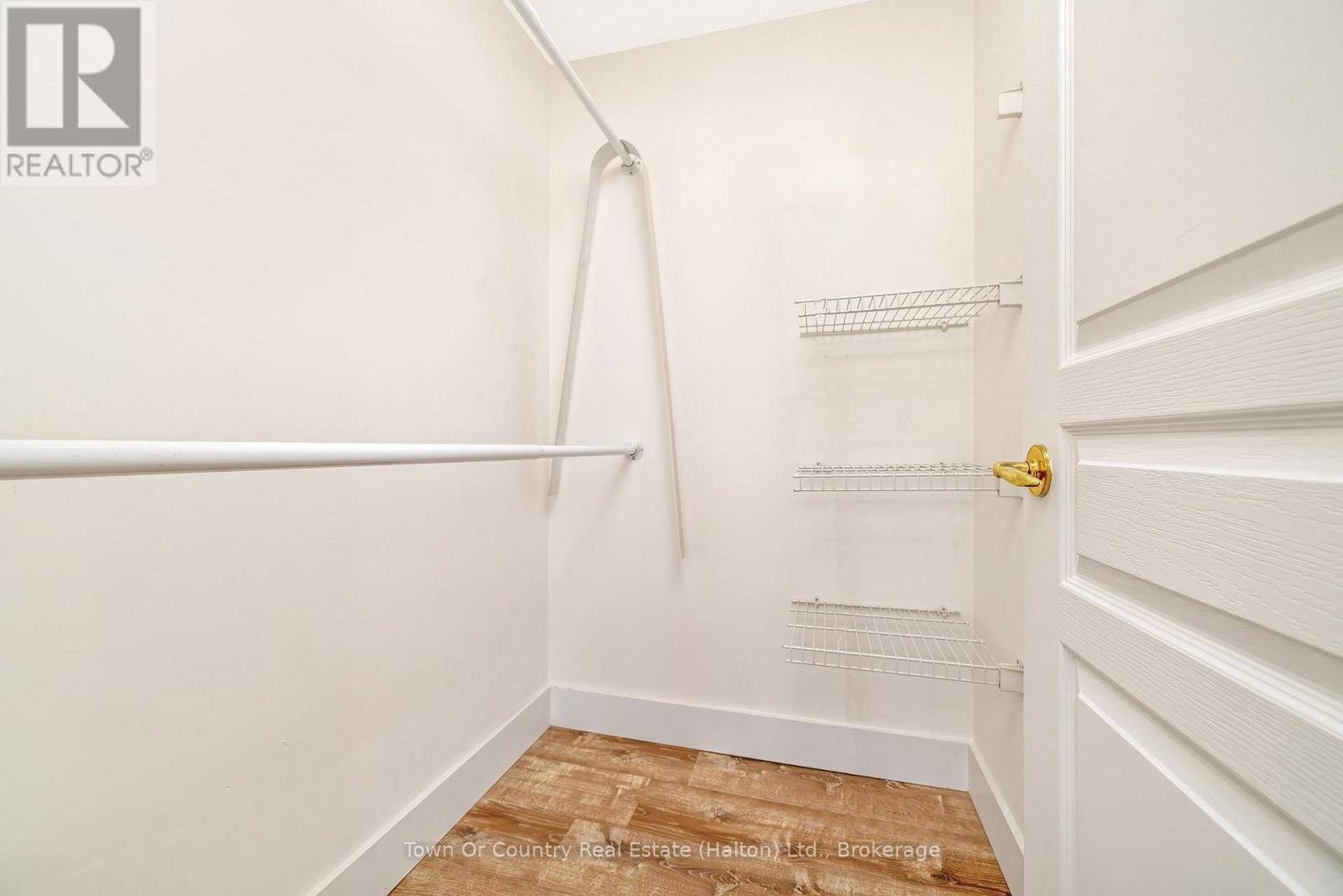 200 Burnhamthorpe Road E, Mississauga, Ontario  L5A 4L4 - Photo 19 - W12884278