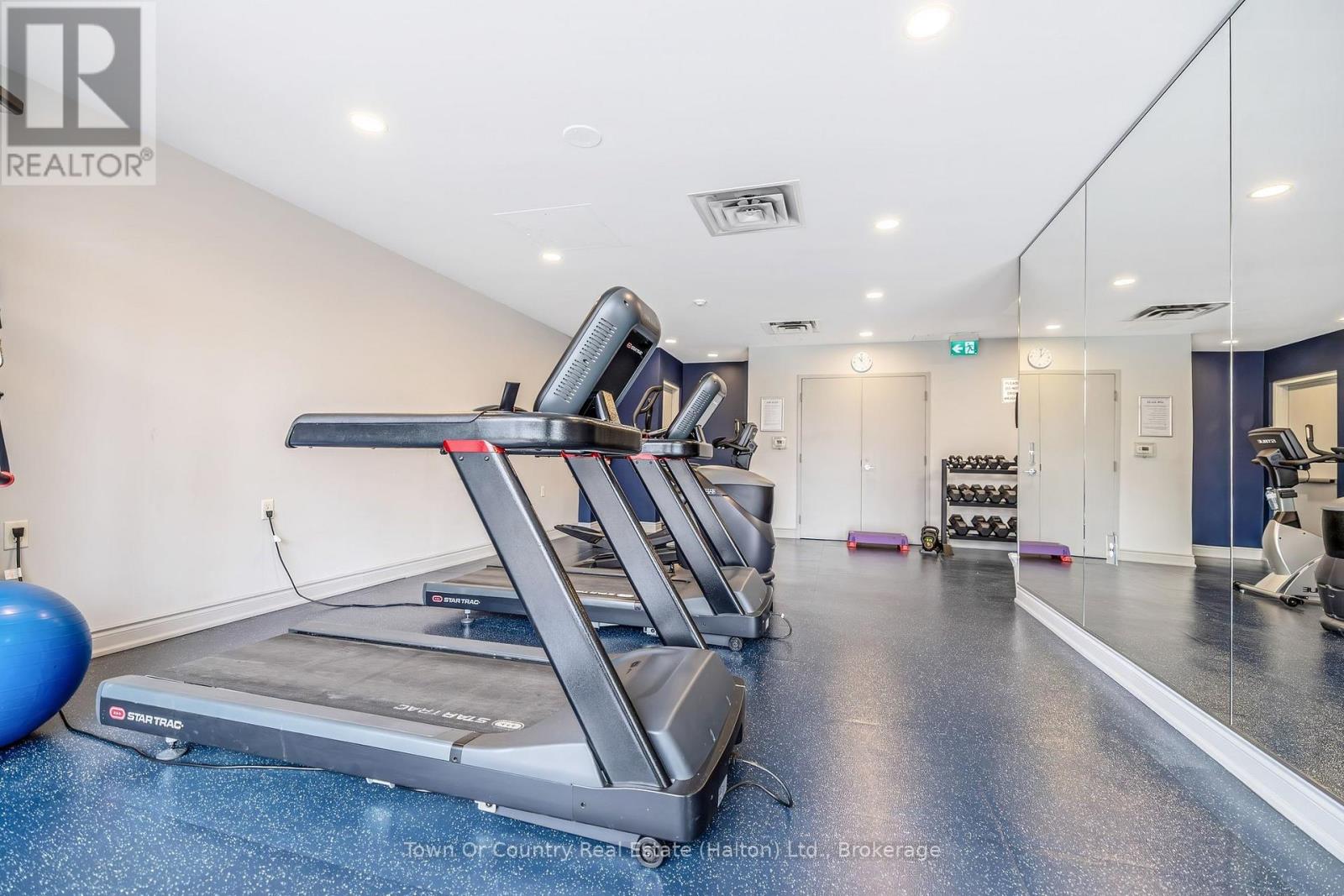 200 Burnhamthorpe Road E, Mississauga, Ontario  L5A 4L4 - Photo 4 - W12884278