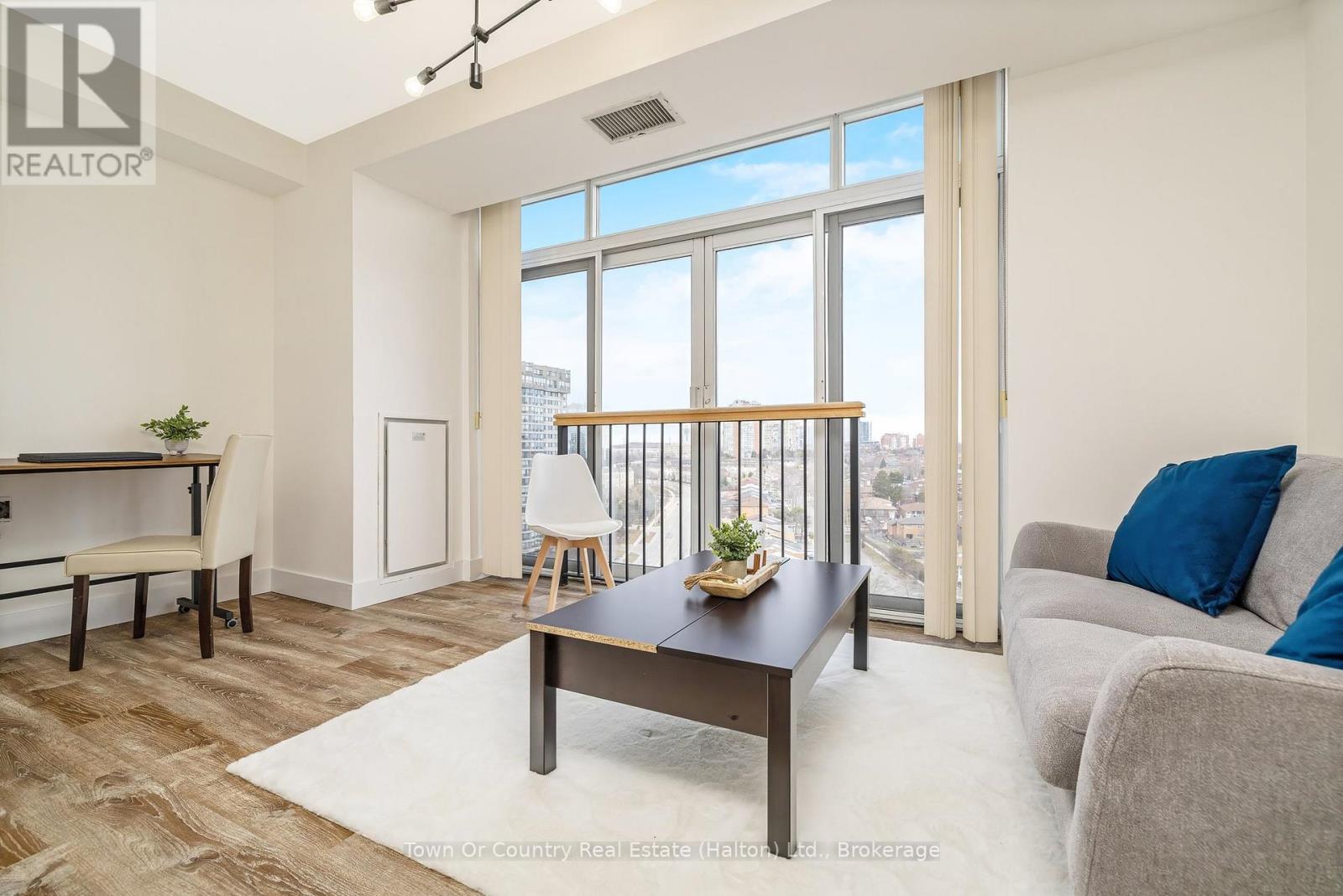 200 Burnhamthorpe Road E, Mississauga, Ontario  L5A 4L4 - Photo 6 - W12884278