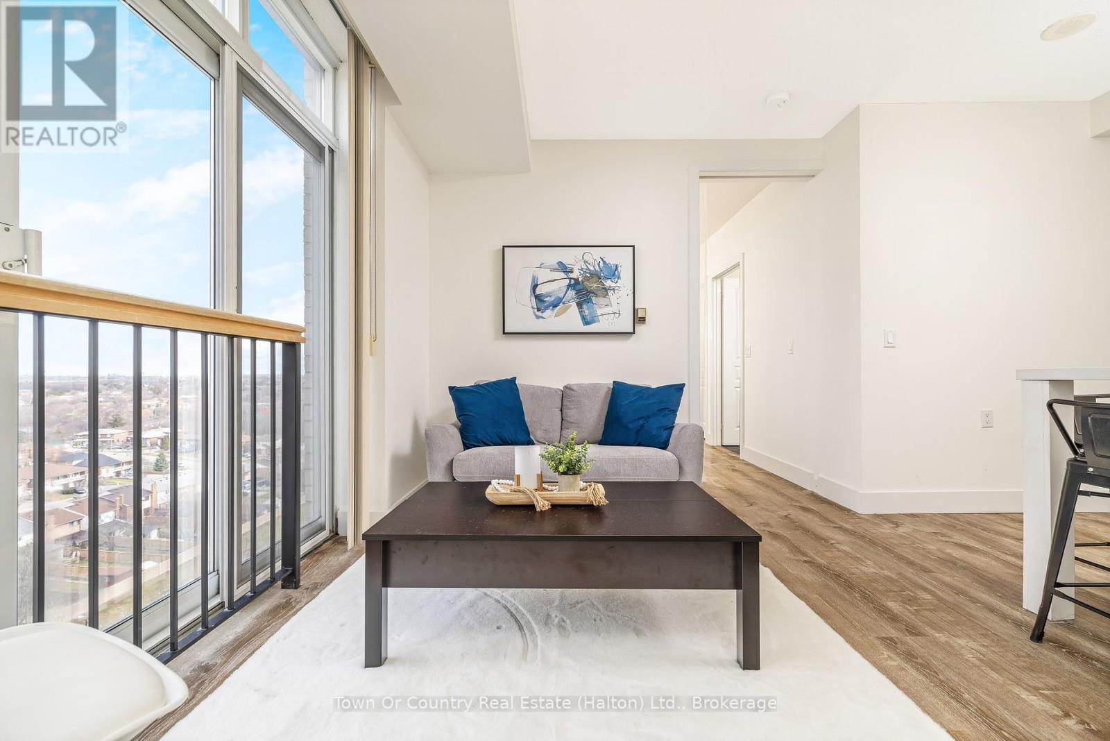 200 Burnhamthorpe Road E, Mississauga, Ontario  L5A 4L4 - Photo 8 - W12884278