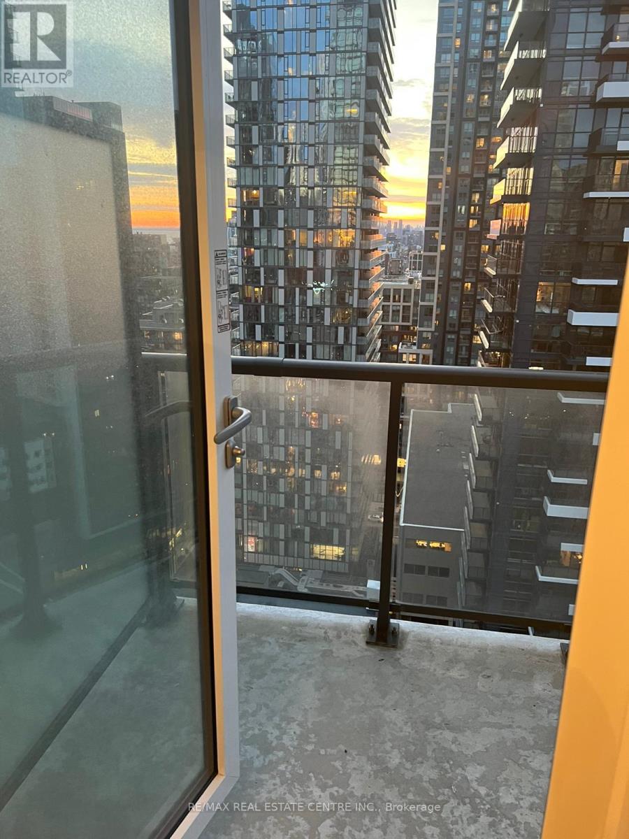 2303 - 290 Adelaide Street W, Toronto, Ontario  M5V 1P6 - Photo 5 - C12884248