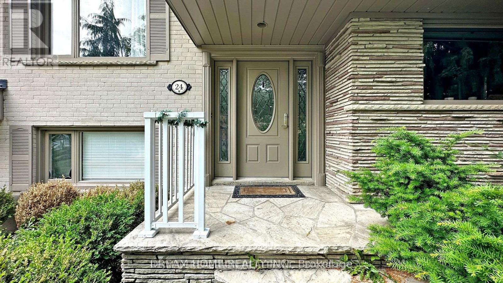 24 Morewood Crescent, Toronto, Ontario M2K 1L7 - Photo 2 - C12884252
