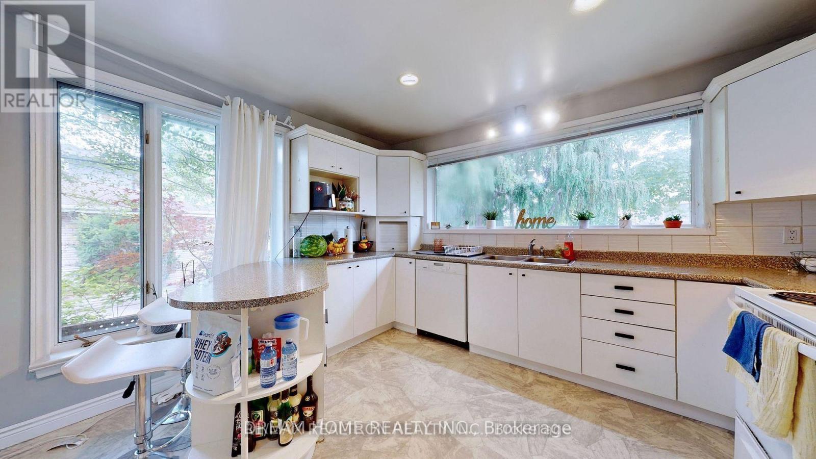 24 Morewood Crescent, Toronto, Ontario M2K 1L7 - Photo 4 - C12884252