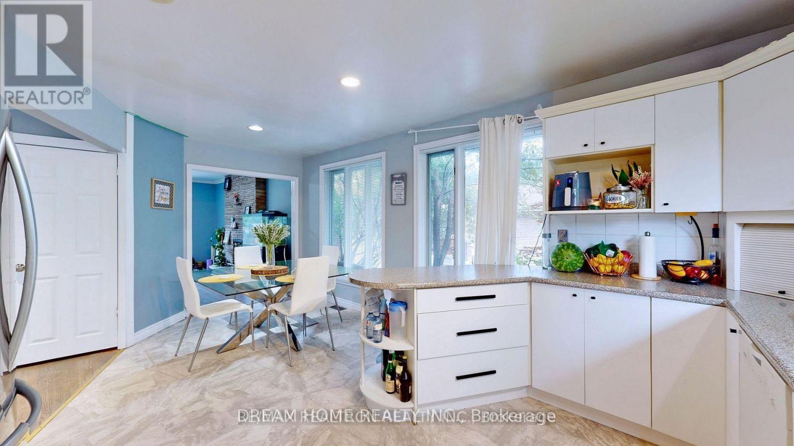 24 Morewood Crescent, Toronto, Ontario M2K 1L7 - Photo 7 - C12884252