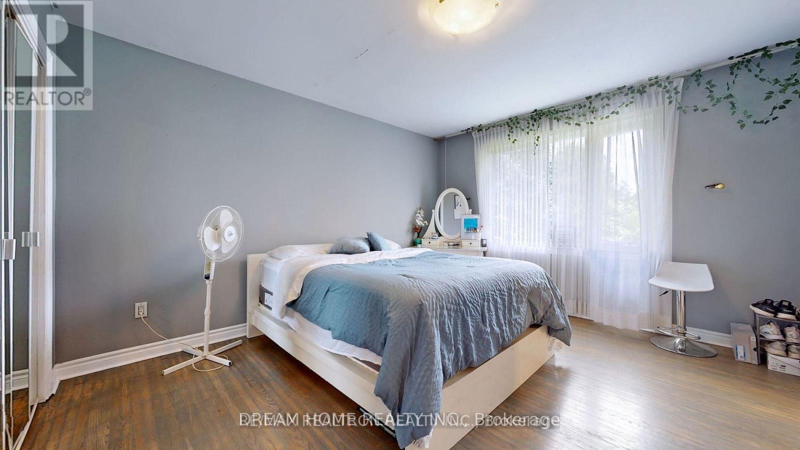 24 Morewood Crescent, Toronto, Ontario M2K 1L7 - Photo 9 - C12884252