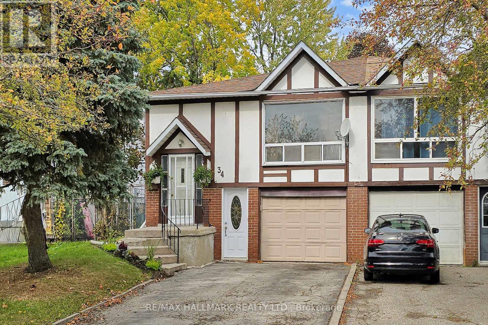 <div class="slider-price">$879,000</div><p>34 Yucatan Road, Toronto, Ontario</p>