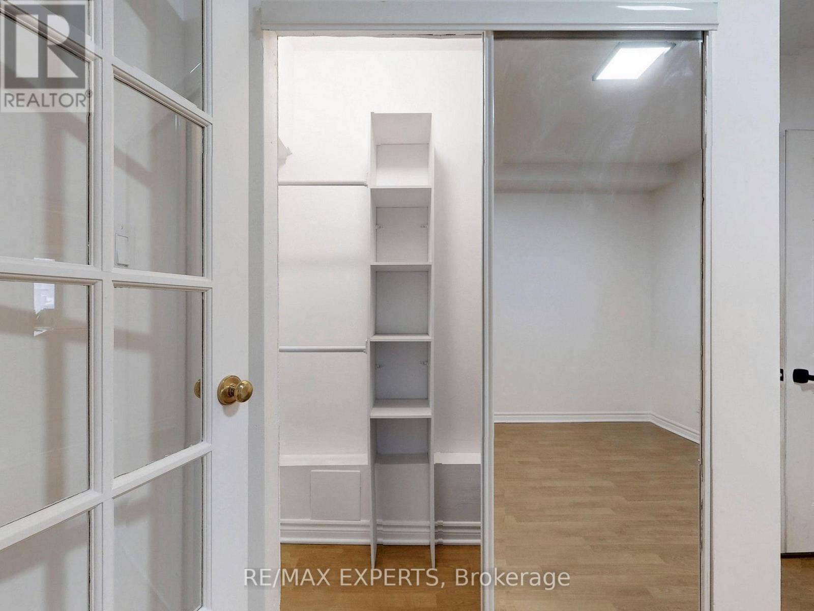 730 Indian Road, Toronto, Ontario  M6P 2E3 - Photo 10 - W12884258