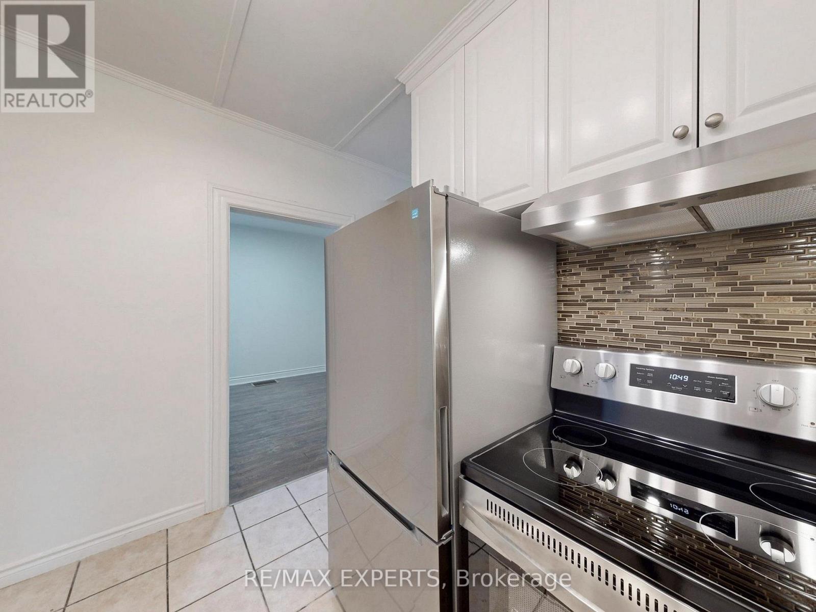 730 Indian Road, Toronto, Ontario  M6P 2E3 - Photo 11 - W12884258