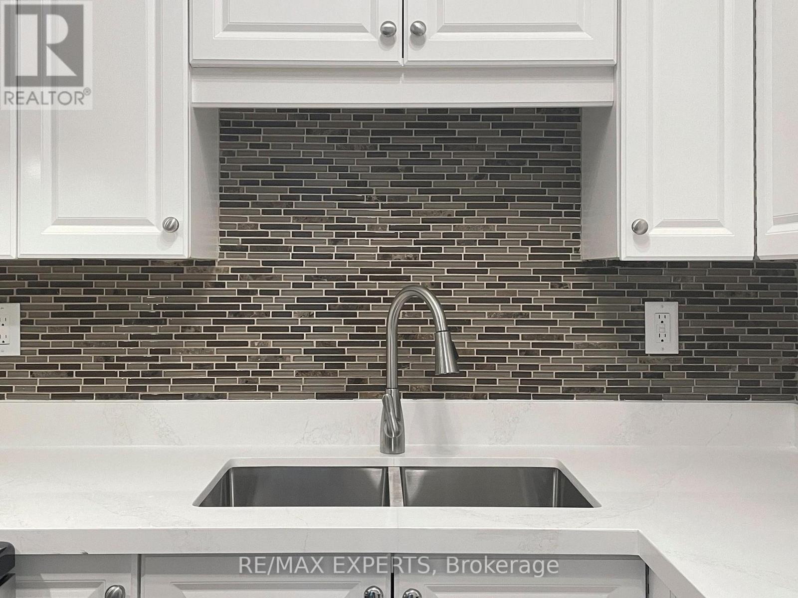 730 Indian Road, Toronto, Ontario  M6P 2E3 - Photo 12 - W12884258