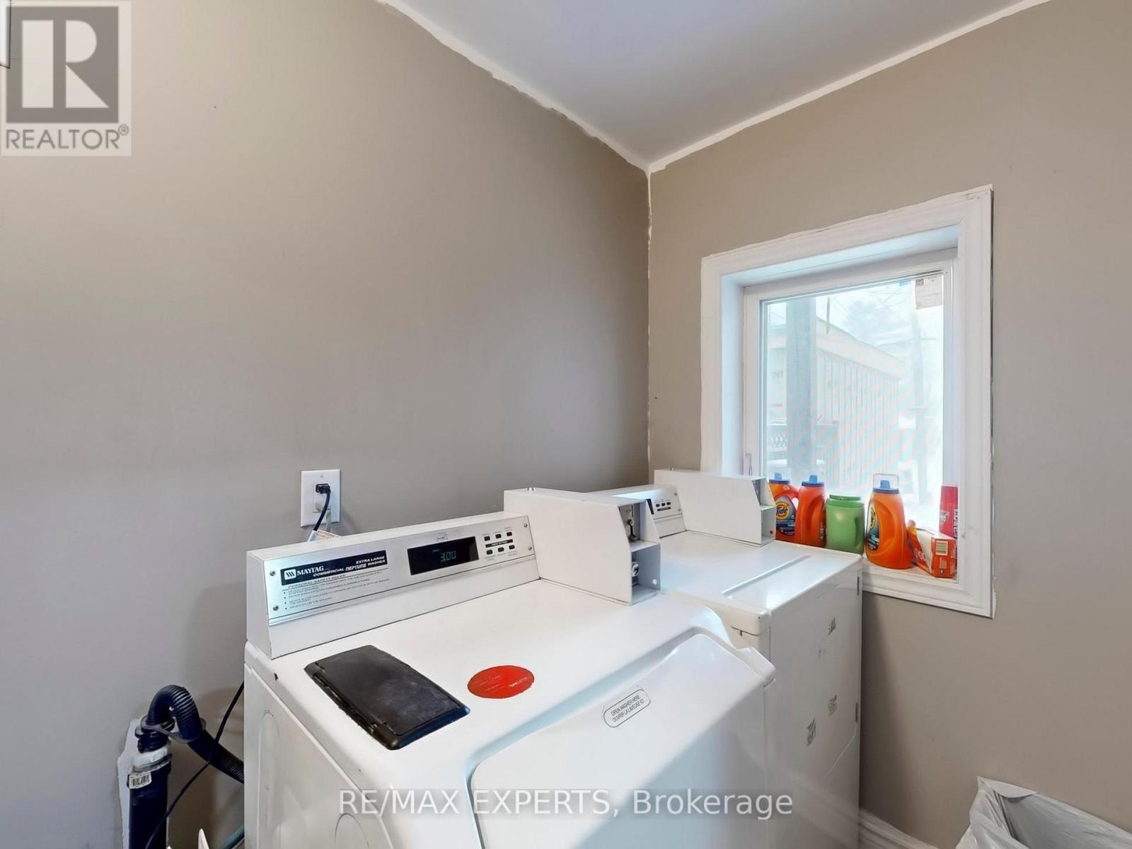 730 Indian Road, Toronto, Ontario  M6P 2E3 - Photo 13 - W12884258