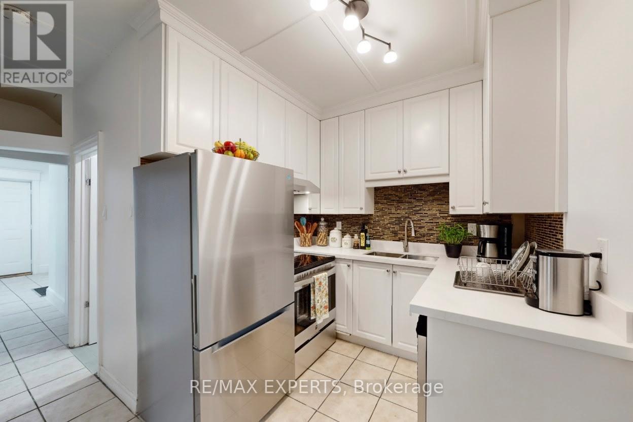 730 Indian Road, Toronto, Ontario  M6P 2E3 - Photo 4 - W12884258