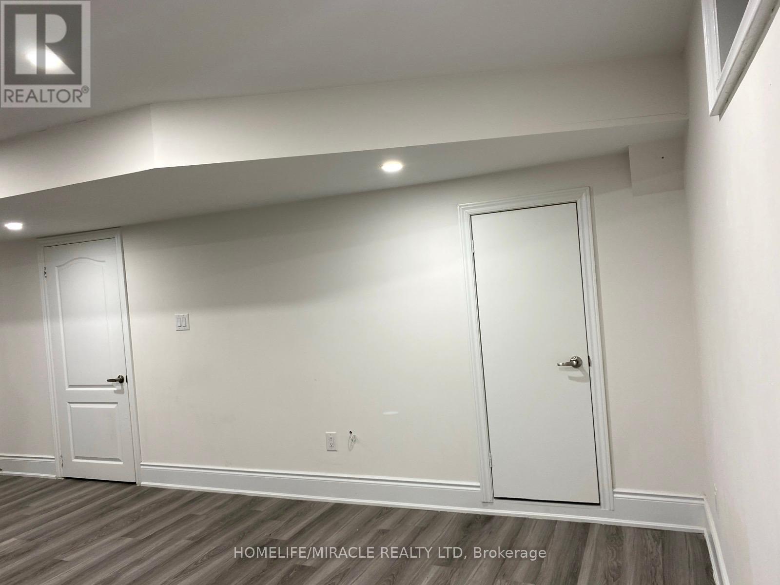 9 Belladonna Circle, Brampton, Ontario  L6P 4B7 - Photo 3 - W12884266