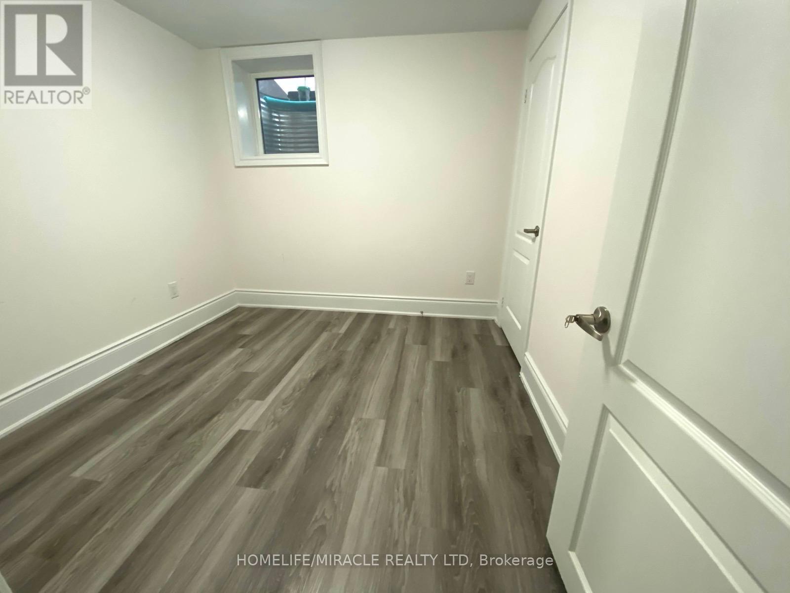 9 Belladonna Circle, Brampton, Ontario  L6P 4B7 - Photo 5 - W12884266