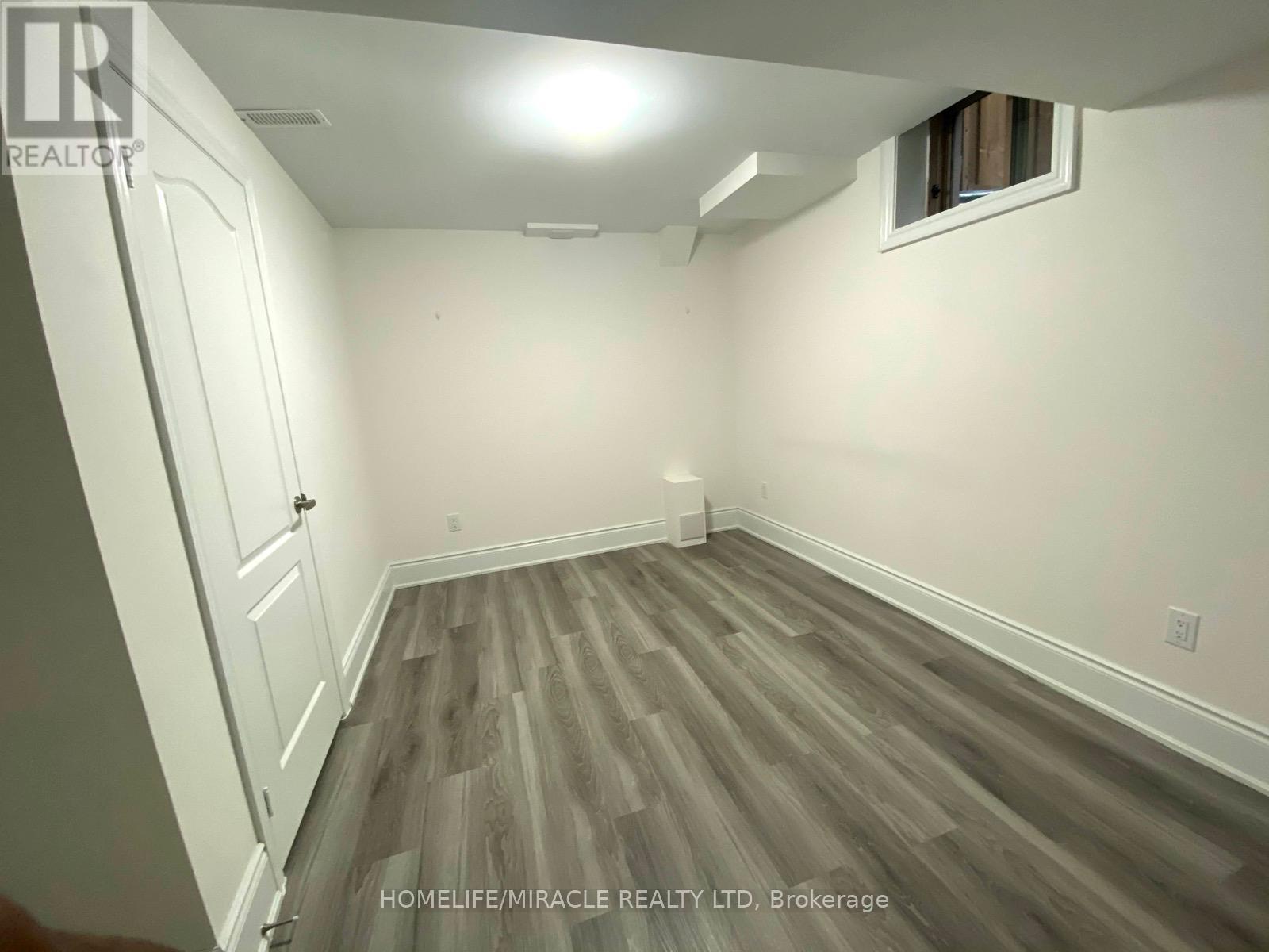 9 Belladonna Circle, Brampton, Ontario  L6P 4B7 - Photo 6 - W12884266