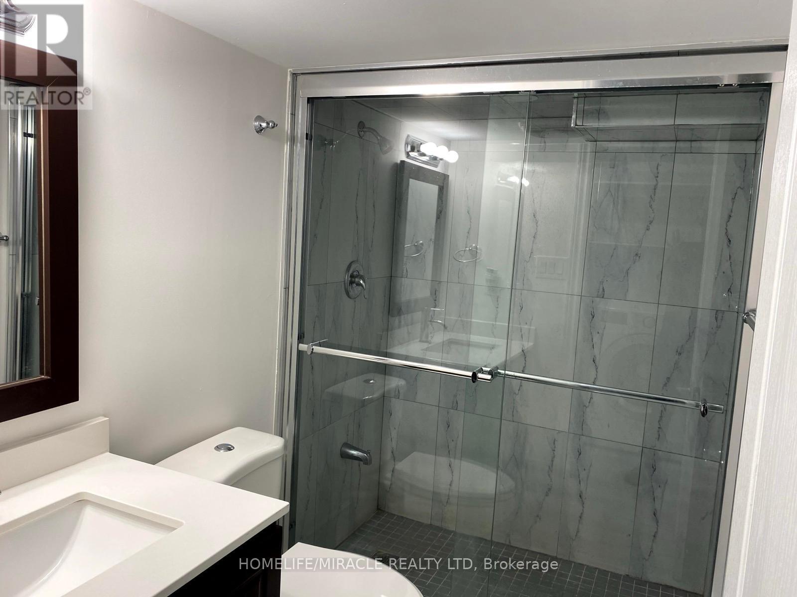 9 Belladonna Circle, Brampton, Ontario  L6P 4B7 - Photo 7 - W12884266