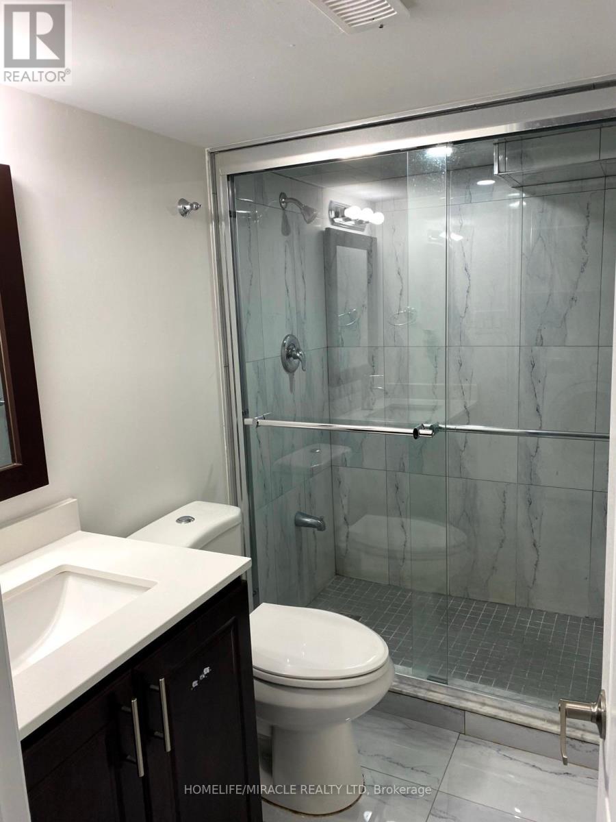 9 Belladonna Circle, Brampton, Ontario  L6P 4B7 - Photo 8 - W12884266