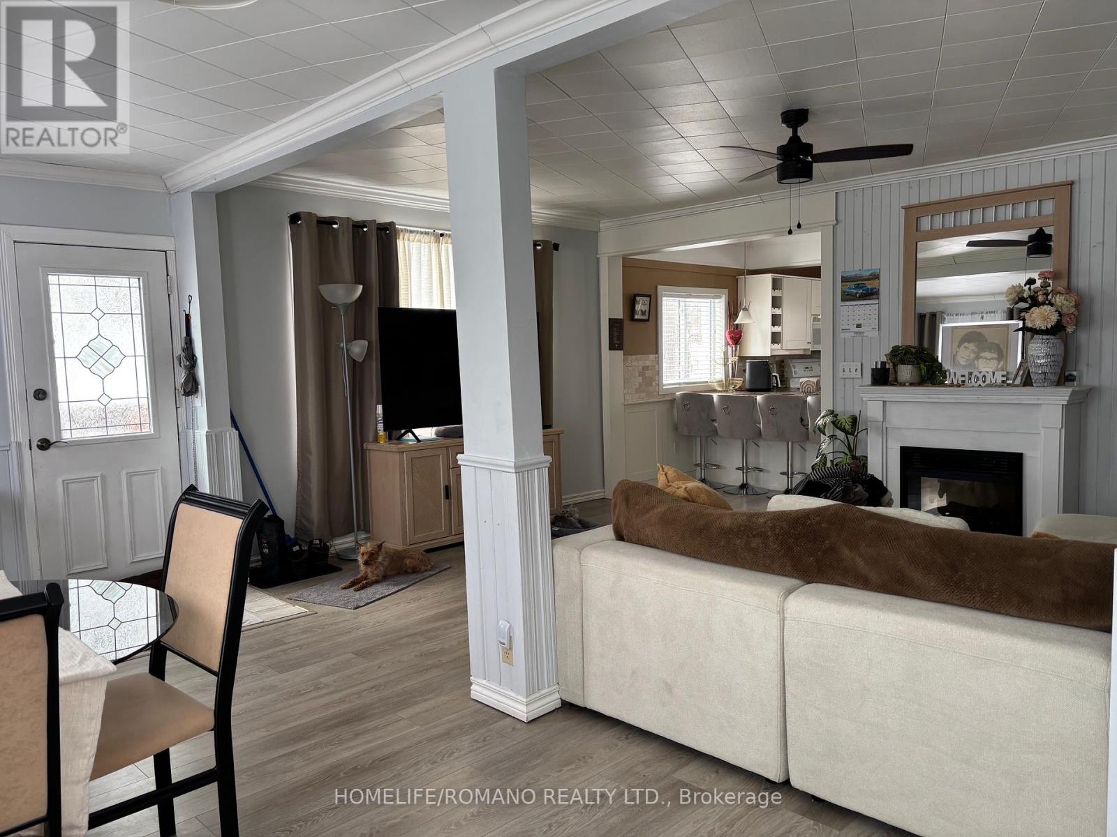 15 Pleasure Street, Kawartha Lakes, Ontario  K0M 1G0 - Photo 10 - X12884276