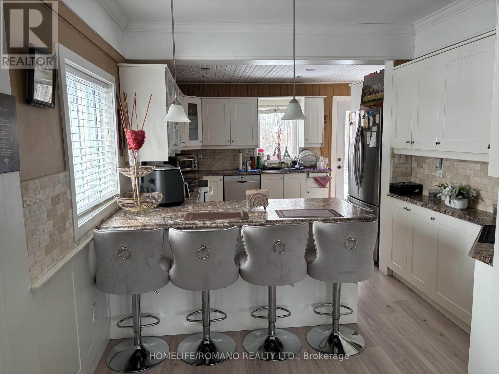 15 Pleasure Street, Kawartha Lakes, Ontario  K0M 1G0 - Photo 17 - X12884276