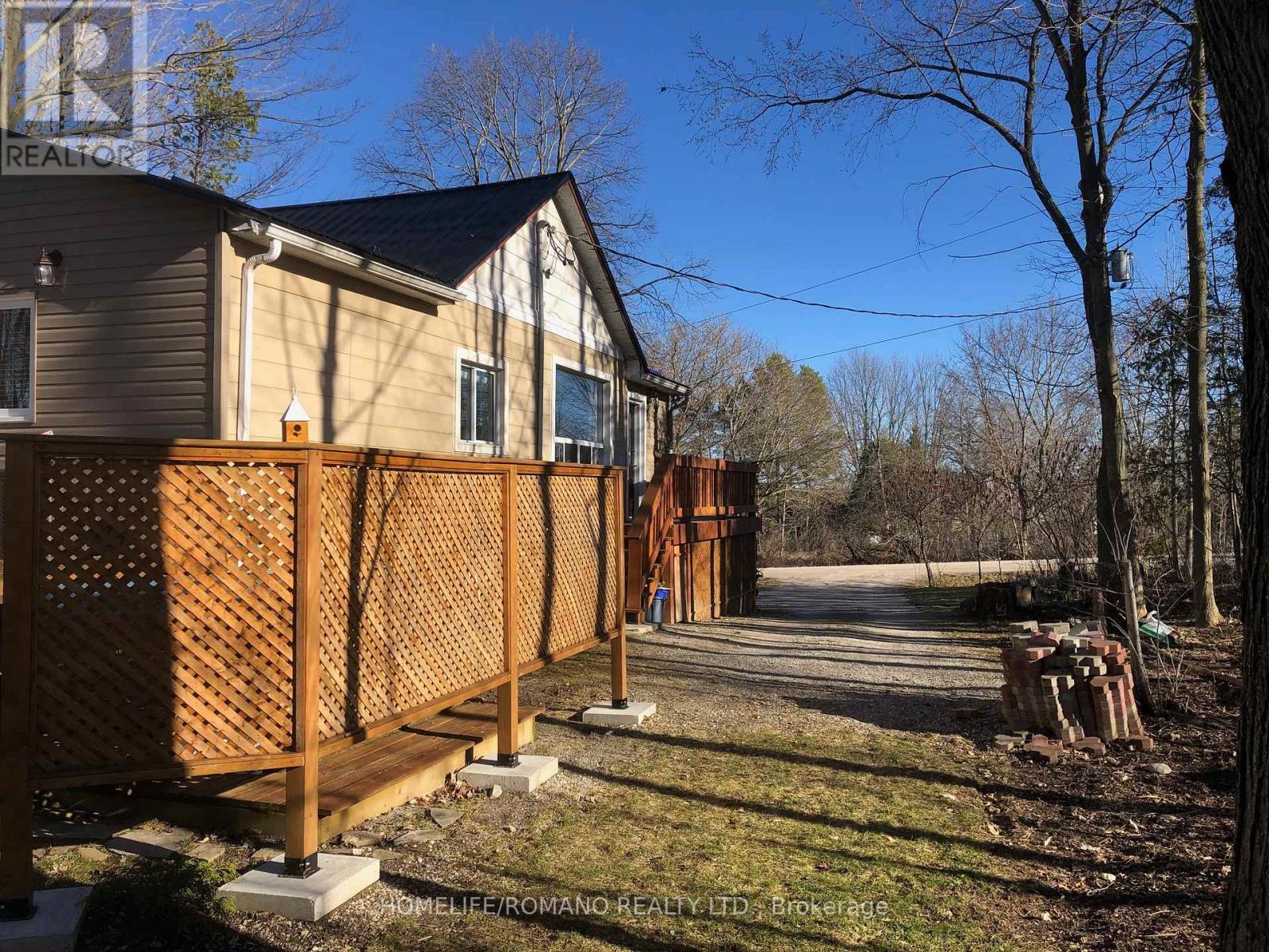 15 Pleasure Street, Kawartha Lakes, Ontario  K0M 1G0 - Photo 2 - X12884276