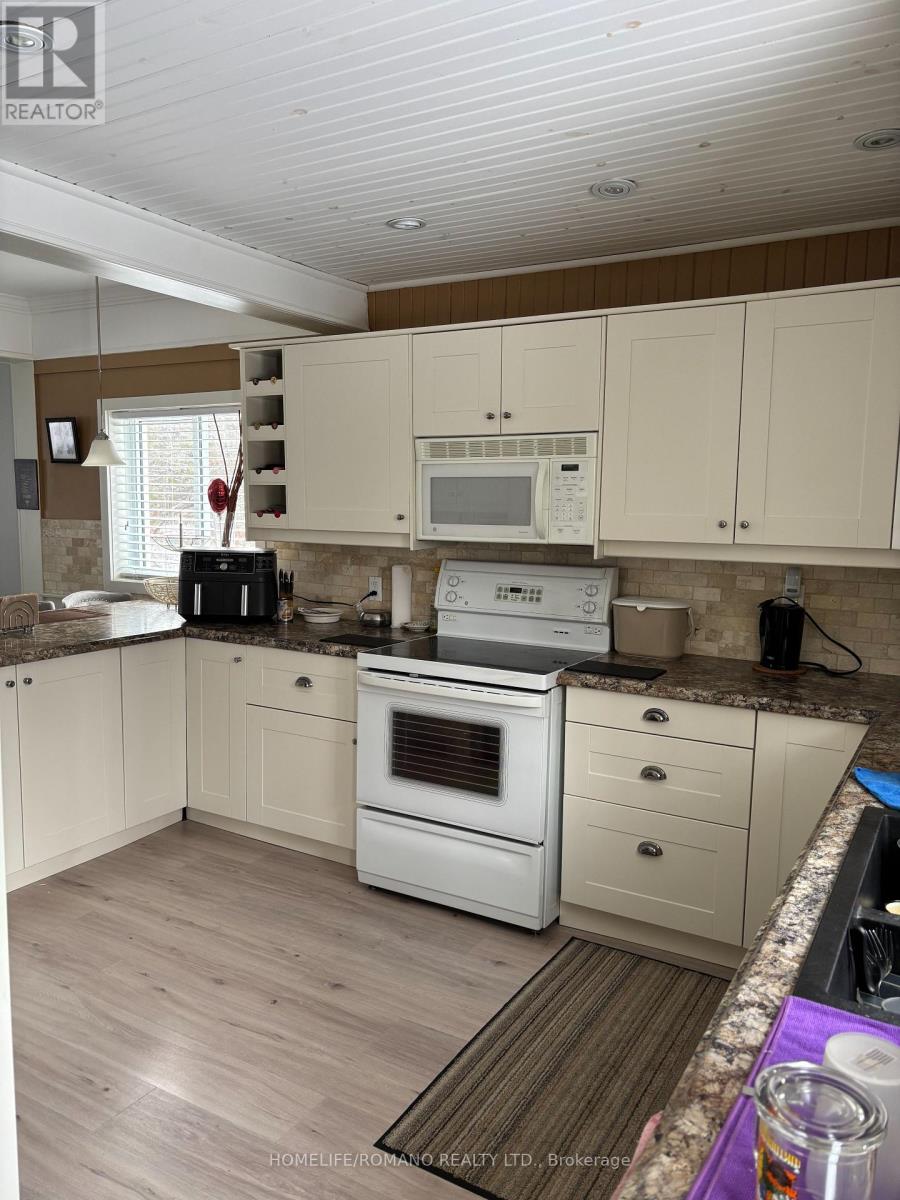 15 Pleasure Street, Kawartha Lakes, Ontario  K0M 1G0 - Photo 21 - X12884276