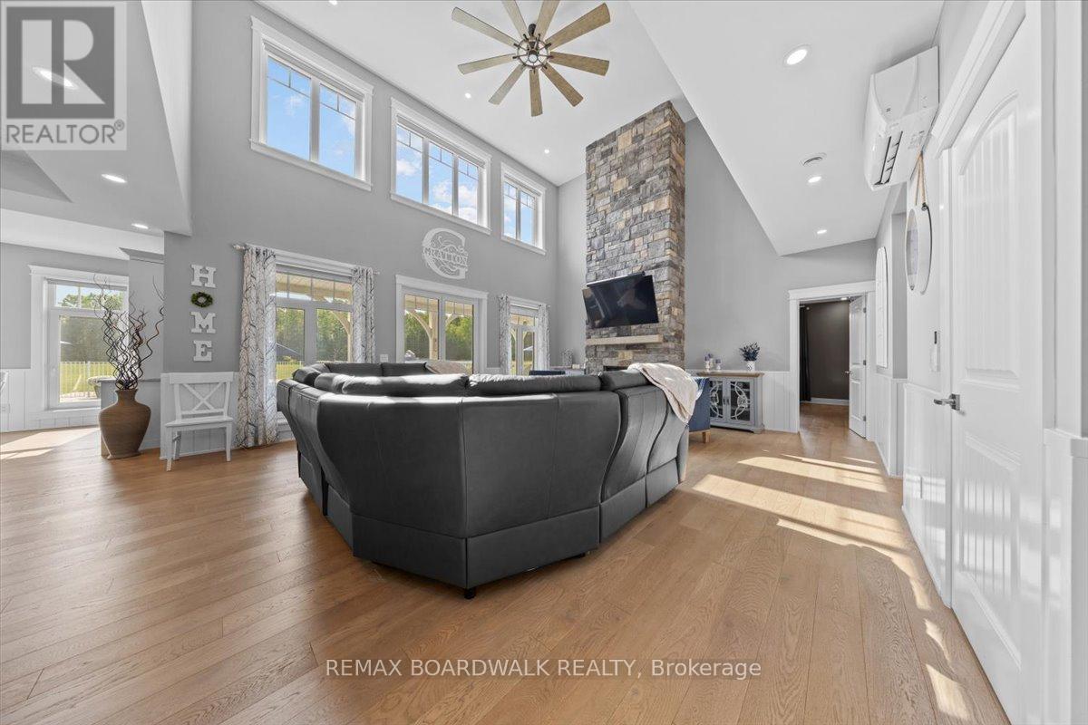 2440 Emmett Road, Ottawa, Ontario  K4C 1S1 - Photo 7 - X12657382